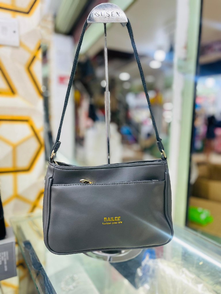 shoulder bags and catch bags