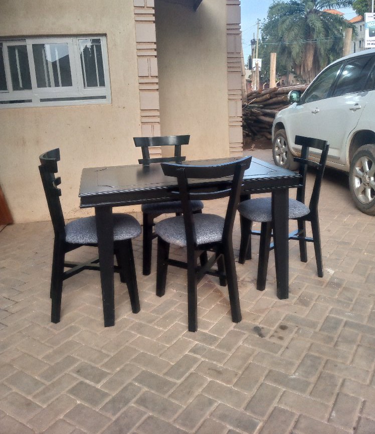 4 seater dinning table