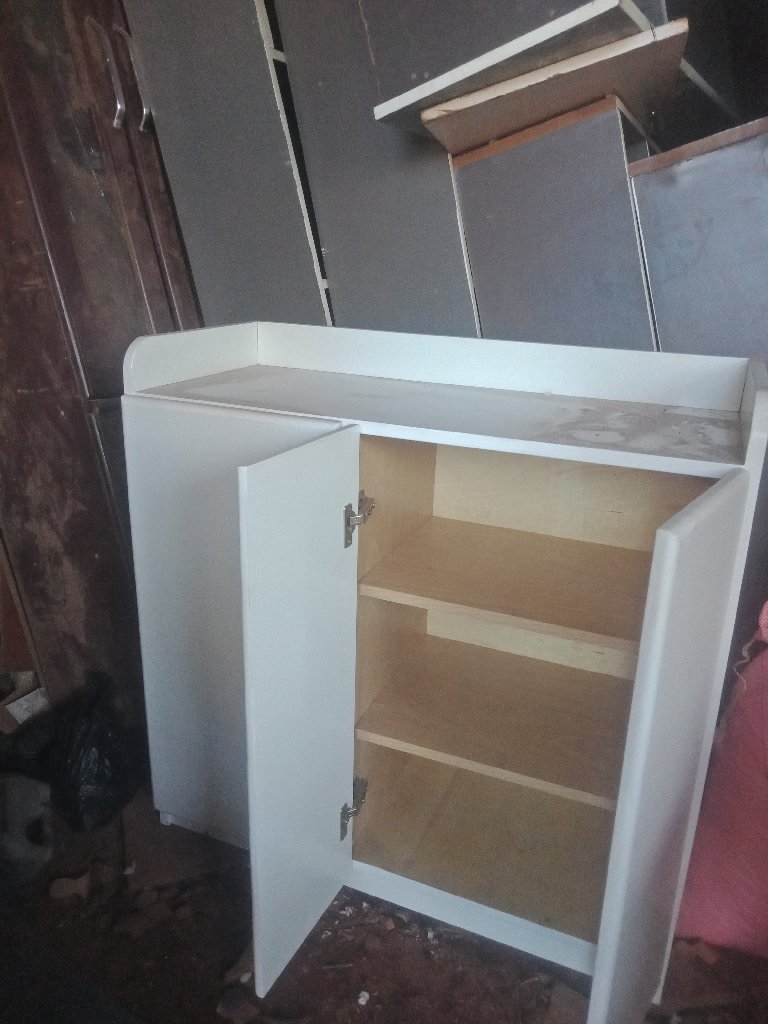 Simple kitchen cabinent